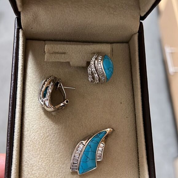 Sterling Silver and Turquoise set earrings and pendant - Picture 4 of 5